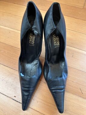 Versace Black Pointed Leather Heels with Scalloped Vamp